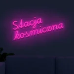 Neonowy napis Stacja kosmiczna