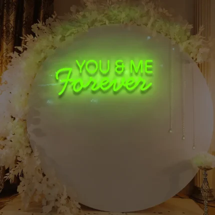 Neonowy napis You&Me Forever