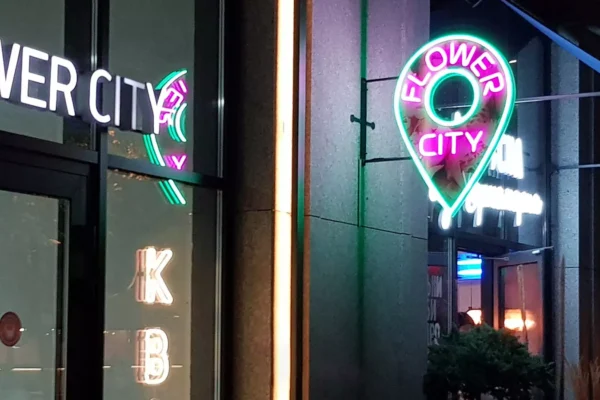 neon-szyld-flower-city-pinezka-sklep-kwiatowy